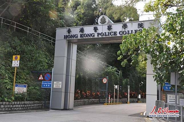 香港警察學院被發現有中國人民解放軍駐港部隊人員提供中式步操儀仗培訓。(取自網路)