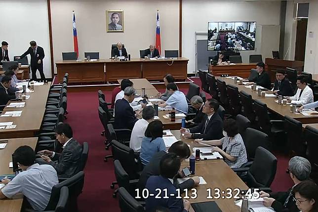 中央政府明年度總預算案第6次遭在野黨團聯手封殺，立法院院長韓國瑜最後裁示，朝野10月24日下午3時繼續協商。（圖片來源／立法院議事轉播IVOD）