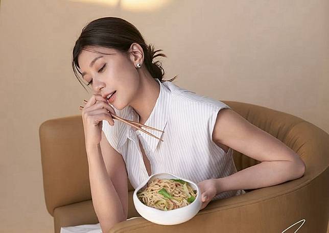 賈靜雯為「賈以食日」擔任「精神領袖」。翻攝IG @chiaselect.tw