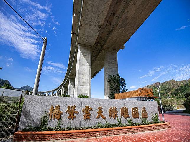 南投新景點　橋聳雲天綠雕園區春節免費入園