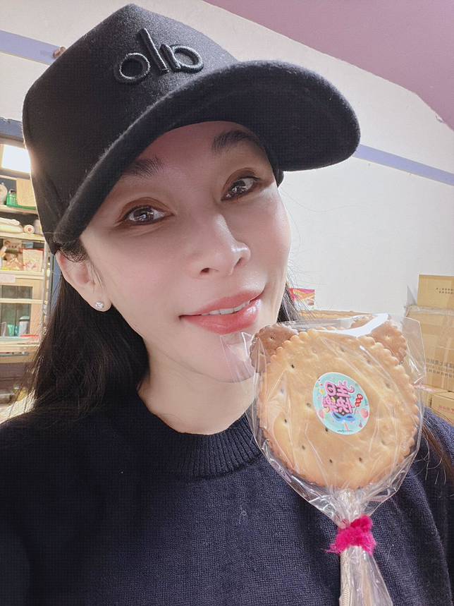 46歲女星温嵐15日驚傳因敗血性休克，目前人在加護病房緊急治療。（圖／翻攝FB 温嵐 landy）