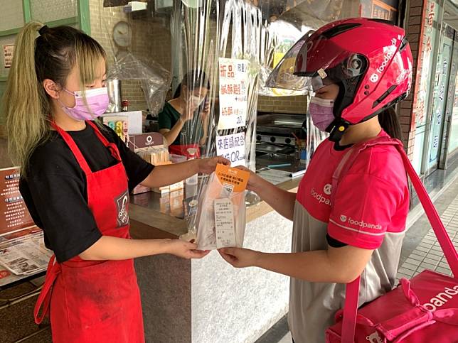 「快一點」線上點餐與foodpanda旗下的pandago物流服務合作，協助餐飲業經營外送。（圖片來源：「快一點」提供）