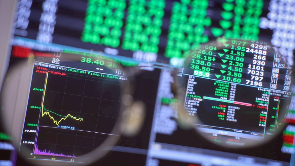 日股盤中暴跌近千點！外資買超台股111億元加權指數拉尾盤收跌55點| 太報| LINE TODAY