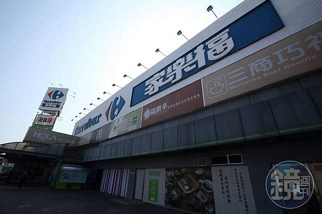 家樂福即將走入歷史，近日全台各地分店陸續進行拆除作業，準備迎接全新品牌名稱。（資料照）