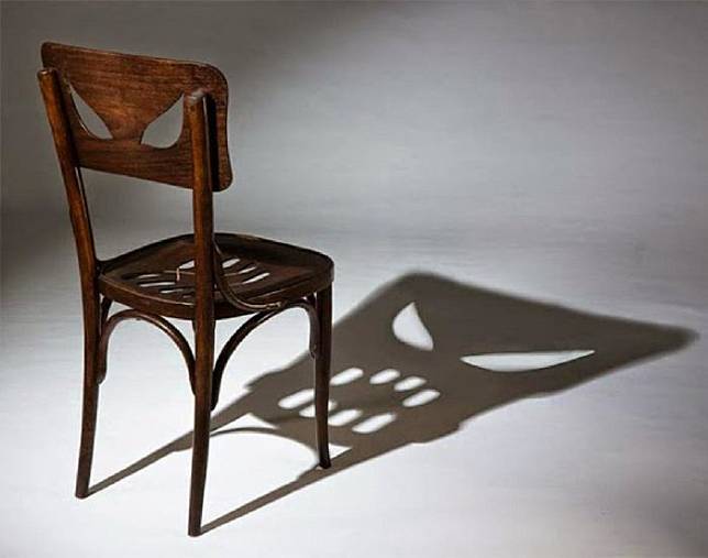 scary-chair-design-700x551