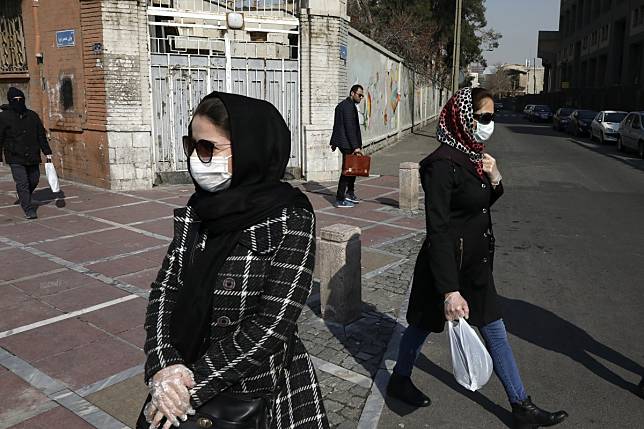 Pedestrians wear masks in downtown Tehran. Photo: AP