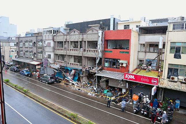 新竹市高翠路氣爆，氣爆店家對面店住戶陳先生說當時睡床上。廖瑞祥攝