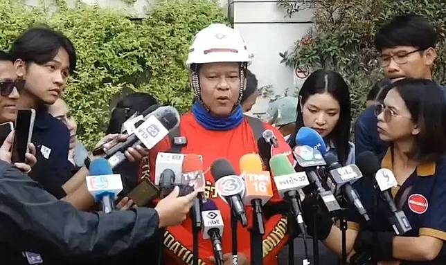 นาทีเจอแสงไฟตึกถล่ม