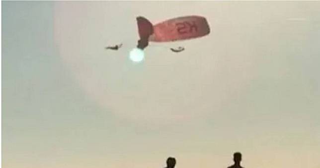 土耳其「世界最大航空運動會」出意外　滑翔傘相撞3人失控墜海
