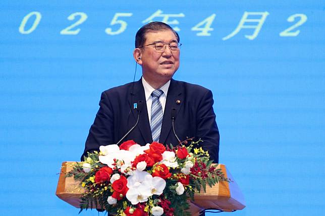 2025年4月28日，日本首相石破茂在越南河內發表演說。（美聯社）