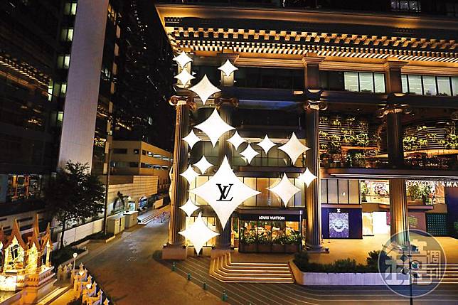 2024年3月新開幕的貴婦百貨Gaysorn Amarin裡，開了一家「LV The Place Bangkok」全新概念店。