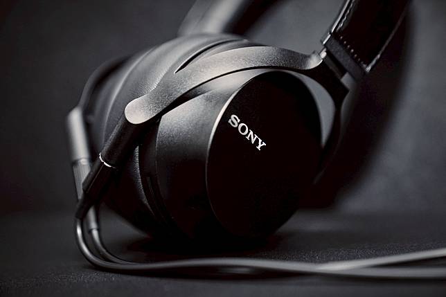 MDR-Z7M2-2.jpg