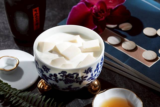 宜蘭阿海師辦桌拿手甜點-杏仁豆腐，純天然食材、完全純手工製作。(圖/山海樓)