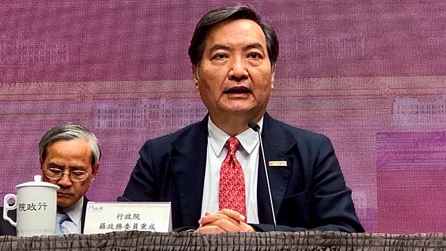 行政院政務委員羅秉成今天說明，9日將送「打詐新4法」進立院審議。資料照片，胡家銘攝