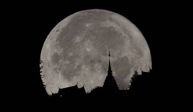 แหงนมองฟ้าคืนนี้ พบพระจันทร์เต็มดวงใกล้โลก ส่วนดาวเคียงเดือน 31 ม.ค. – 1 ก.พ.