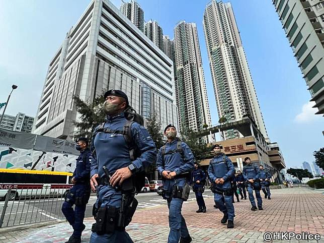 警方指，會連日來在各區及多個港鐵站高姿態巡邏，以確保慶祝國慶活動順利進行。(警方fb圖)