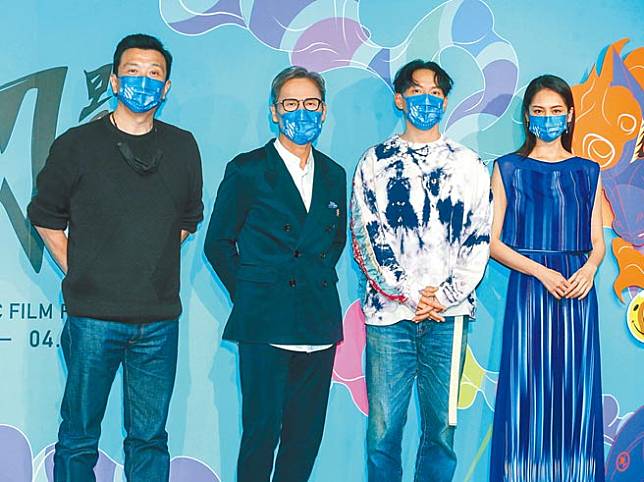 導演王維明（左起）、羅大佑、張震、廖奕琁昨出席《永生號》金馬奇幻影展世界首映。（粘耿豪攝）