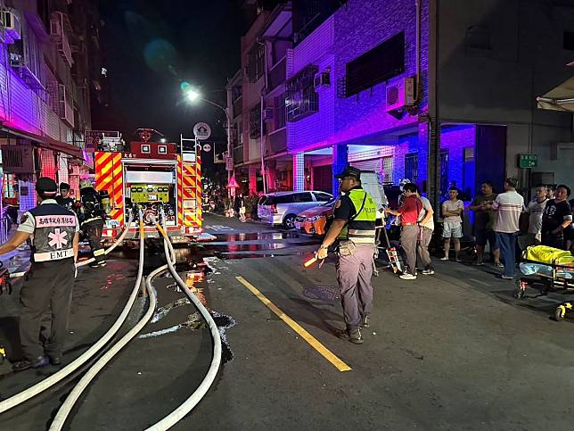 高雄市三民區褒揚街今天凌晨發生疑似引爆瓦斯的縱火案，釀成1死6傷。（圖：三民二分局提供）