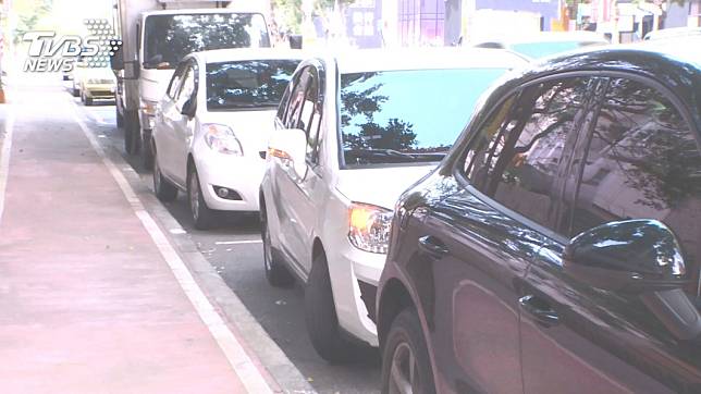 許多民眾會把車子停放在路邊停車格。(示意圖／TVBS)