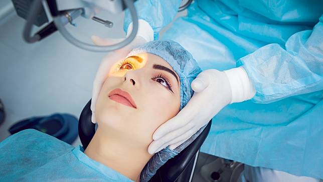 想治療近視，眼睛雷射手術該怎麼挑？「PRK、LASIK、SMILE」優缺點，眼科醫師一次全解析