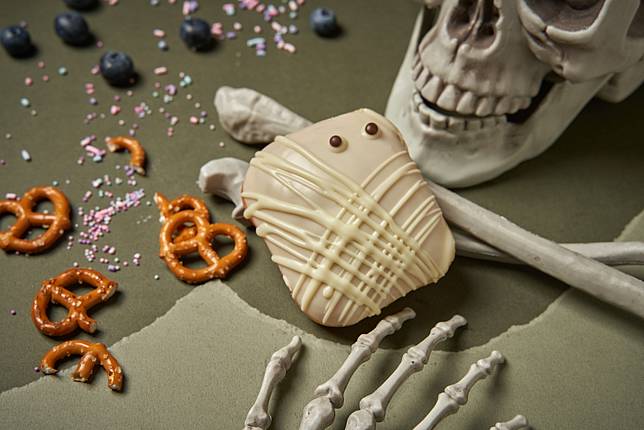 「木乃伊 圖坦」滿滿巧克力卡士達融化在口中，牛奶巧克力香味撲鼻而來！(圖片提供/Krispy Kreme)