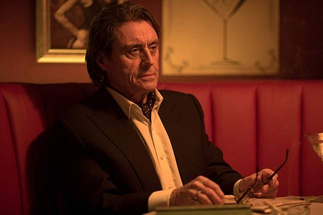 伊恩麥克夏恩（Ian McShane）飾演《捍衛任務》電影版中的溫斯頓史考特／圖片來源：<a href=