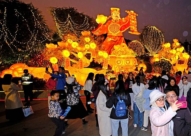 People take photos before light installations in Nanning, capital of south China's Guangxi Zhuang Autonomous Region, Jan. 18, 2025. Lanterns and light installations have been arranged across China for the upcoming Spring Festival, or the Chinese Lunar New Year, which falls on Jan. 29 this year. (Xinhua/Zhou Hua)