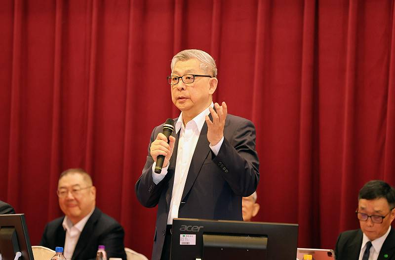討論牆 | 國泰金股東會》通過配息3.5元 蔡宏圖：不考慮發紀念品 盡力拚提高股利