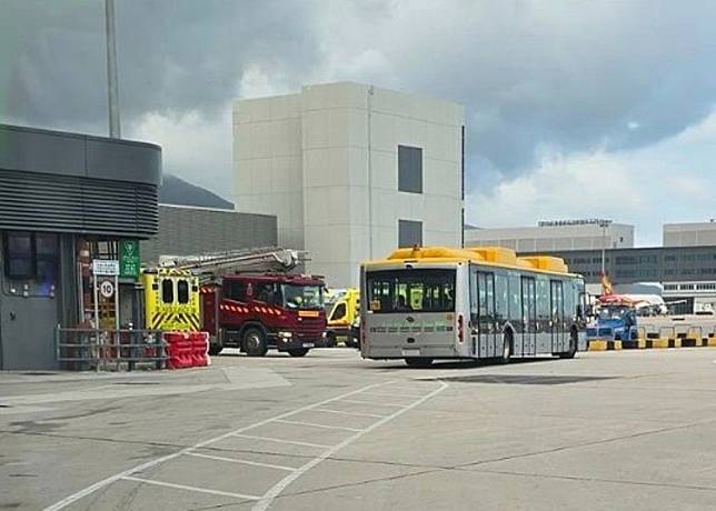 機場有穿梭巴士發生意外。