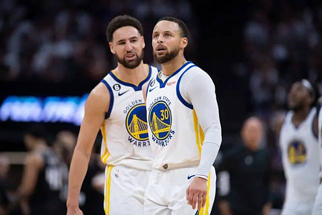 ▲金州勇士「浪花兄弟」Stephen Curry和Klay Thompson過去是勇士的得分主力雙槍，不過因為戰績等因素，「浪花兄弟」組合也正式拆夥，Stephen Curry在動態感謝好友。（圖／美聯社／達志影像）