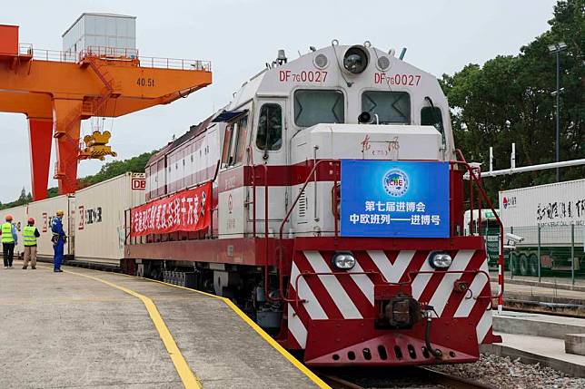 This year's first &ldquo;Jinbo&rdquo; China-Europe freight train arrives at the Minhang Station in Shanghai, east China, Oct. 20, 2024. (Xinhua/Wang Xiang)