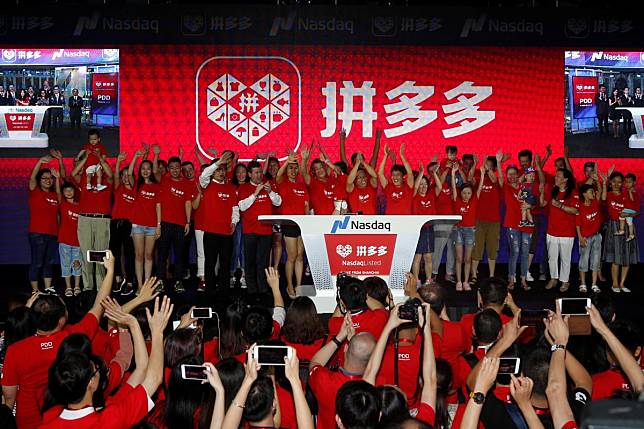 Users of online group discounter Pinduoduo wave after ringing the opening bell on the Nasdaq Stock Market in New York during an event in Shanghai, China on July 26, 2018 to mark the company's listing on Nasdaq. Photo: Reuters