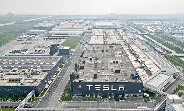 An aerial drone photo taken on Sept. 26, 2023 shows the Tesla Gigafactory in Lingang new area of the China (Shanghai) Pilot Free Trade Zone in east China's Shanghai. (Xinhua/Liu Ying)