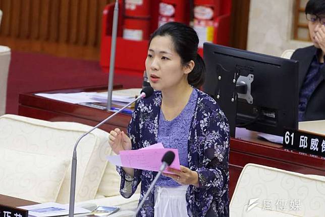 對於資深音樂人劉家昌批評她是國民黨籍，言論卻像是民進黨，台北市議員徐巧芯（見圖）表示，「如果你是紅的，就很容易把藍的看成綠的」。（資料照，盧逸峰攝）