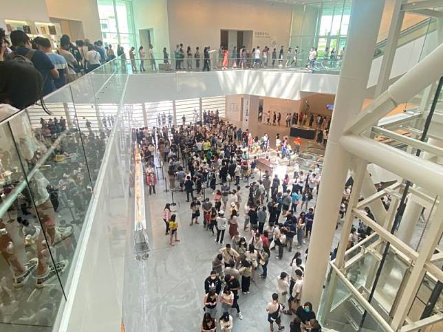 台南市美術館「亞洲的地獄與幽魂」特展，人潮擠爆，昨（27）日正式公告，今起至30日展覽將採「號碼牌」分流，7月1日起採取預約制。