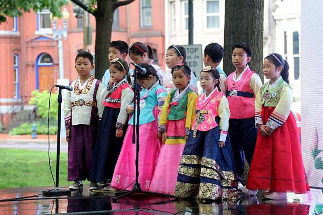 （示意圖）朝鮮族、韓國認同：穿著韓服的孩童（Maryland GovPics@Flickr/CC BY 2.0）