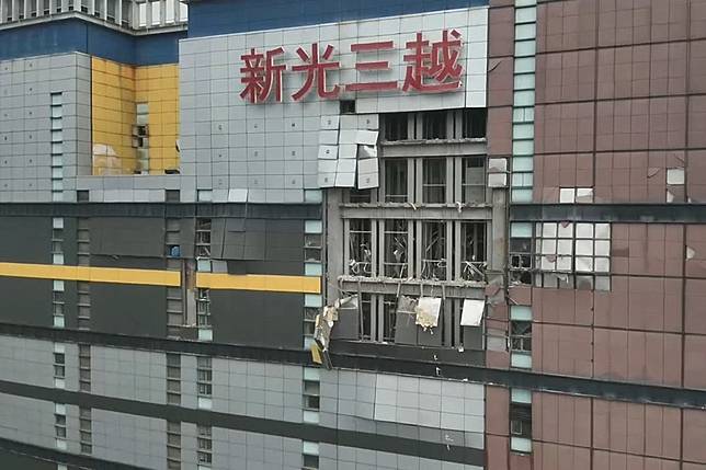 台中新光三越氣爆造成4死34傷，本部長今表示，目前公司只留守部分幹部，其餘員工全都帶薪休假。（資料照片／翻攝畫面）