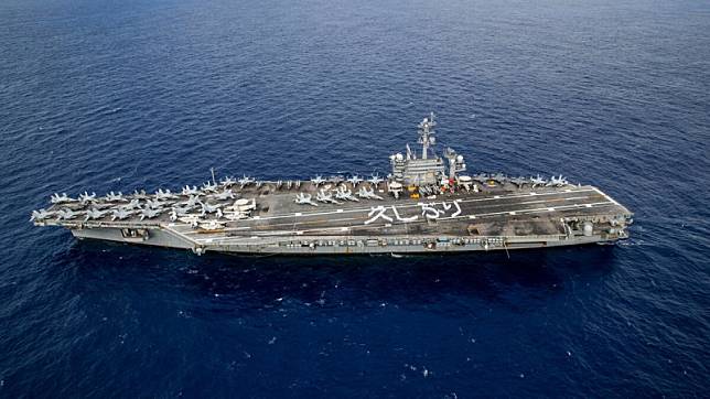 美國海軍核動力航空母艦「華盛頓號(CVN-73)」。 圖：翻攝「X」@US7thFleet