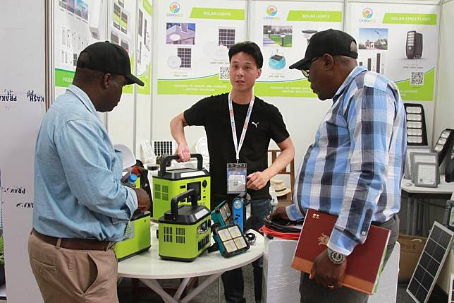 A Chinese exhibitor shows solar energy equipment to visitors at the Zimbabwe International Trade Fair (ZITF) in Bulawayo, Zimbabwe, on April 26, 2024. (Xinhua/Tafara Mugwara)