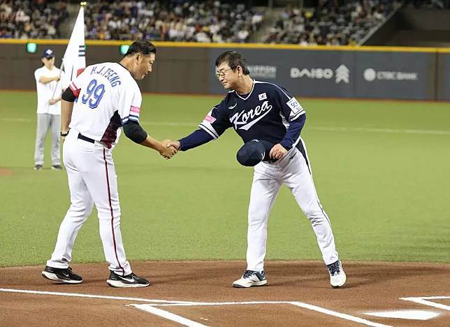 台灣總教練曾豪駒、韓國監督柳仲逸。記者李天助攝