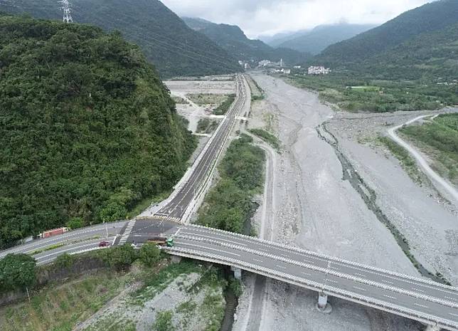 台東市「龍馬大道」景觀道路通車。