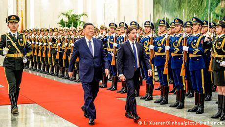 烏拉圭總統拉卡列11月20日至24日對中國進行國事訪問