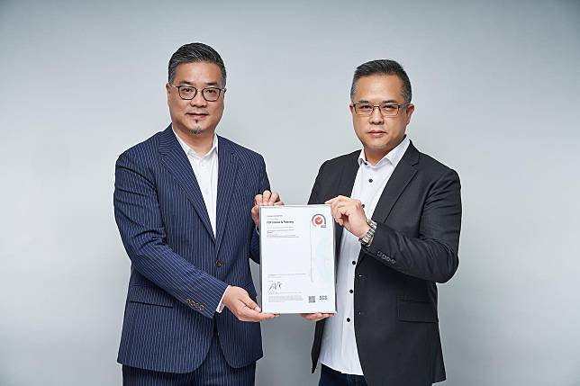 (From left to right) Ivan Ha, Regional Project Manager, China & Hong Kong, Knowledge Solutions of SGS. Frankie Chan, Creative Director of FDP Interior & Planning.