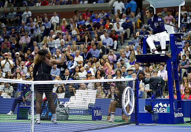 Serena Williams（左）與主審Carlos Ramos於2018年美網決賽的事件引發不小爭議。（達志影像資料照）