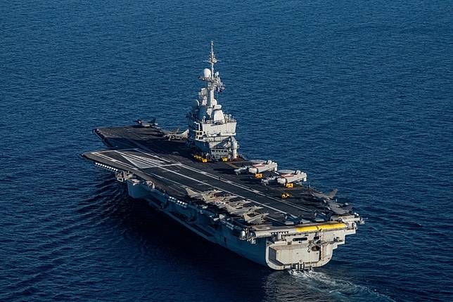 4月27日，法國航空母艦「戴高樂號」參與北約軍事演習「海王星打擊 2026-2」，地點位於希臘克里特島外海。（法新社）