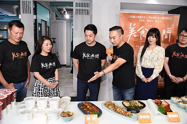 台北市長蔣萬安今出席《美食無間》舉辦「併桌吃台北」記者會，和導演奚岳隆以及演員陽靚一起推廣美食。（三立提供）