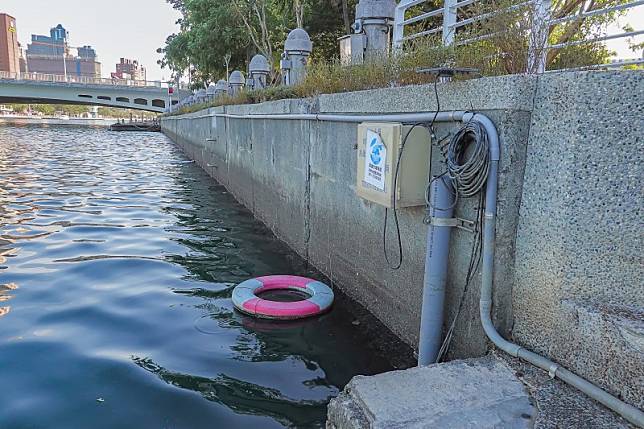 高市環保局於愛河中正橋即時水質監測站。（圖/高市環保局提供）