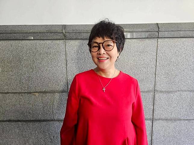 資深藝人紀寶如淚揭「阿忠布袋戲」阿忠師生前敬業身影。(照片/游定剛拍攝)