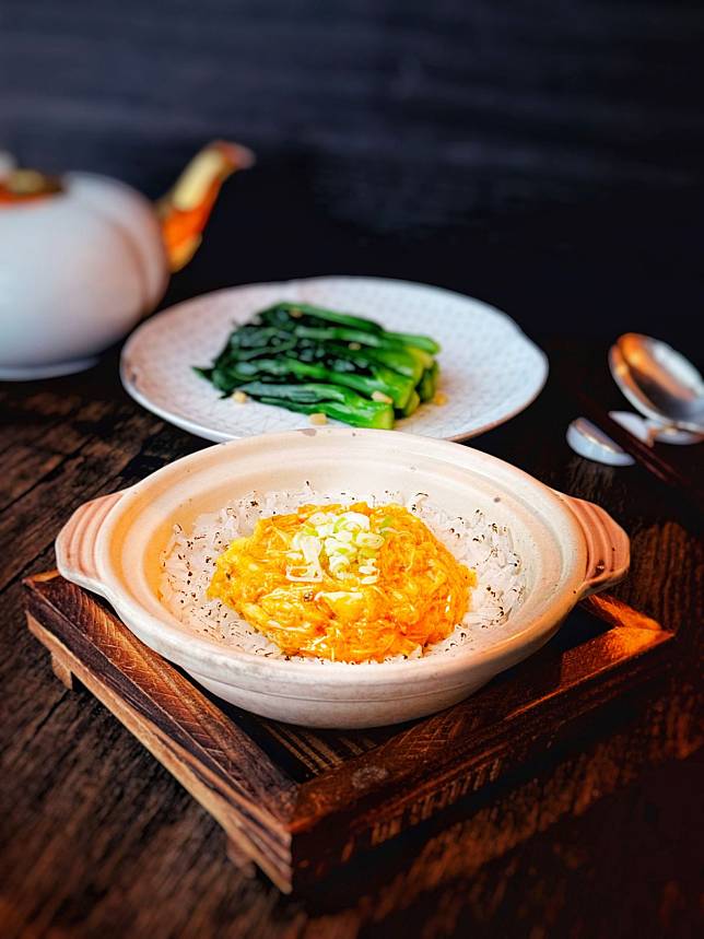 Steam rice with hairy crab roe at Nuva (Photo: courtesy of Nuva)