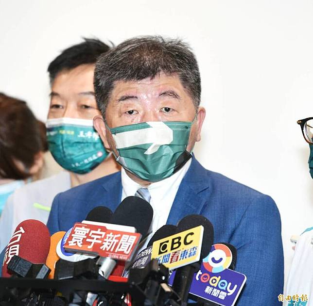 民進黨台北市長參選人陳時中表示，他尊重媒體第四權，與媒體人都是在公共事務上做相關的討論，並沒有私底下的交情，要做連結要有證據。(記者方賓照攝)